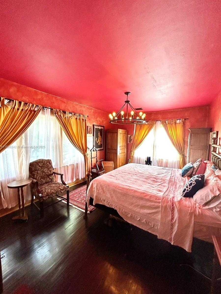 Small Image of 168 NORTH EAST 44TH ST, Miami Number 19