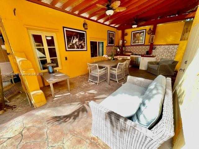 Small Image of 168 NORTH EAST 44TH ST, Miami Number 24