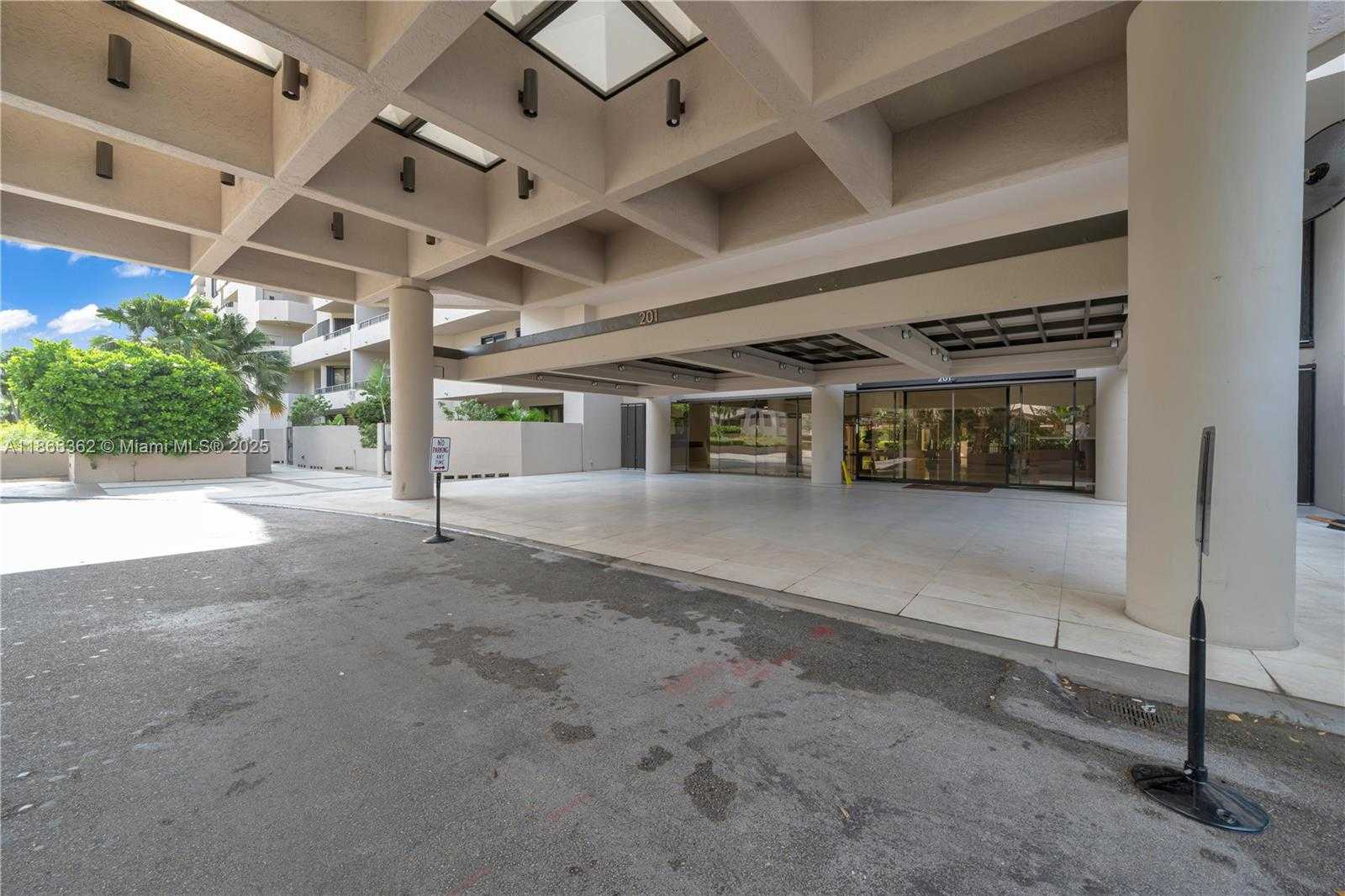 Small Image of 201 CRANDON BLVD #541, Key Biscayne Number 31