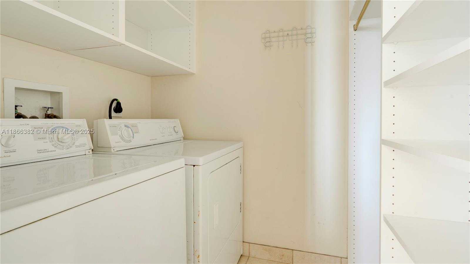Small Image of 3370 HIDDEN BAY DR #909, Aventura Number 36