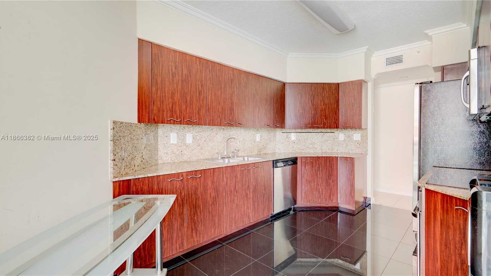 Small Image of 3370 HIDDEN BAY DR #909, Aventura Number 39