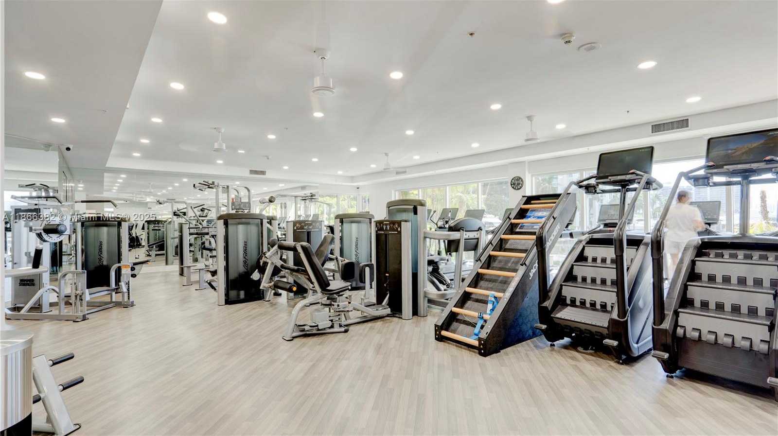 Small Image of 3370 HIDDEN BAY DR #909, Aventura Number 61