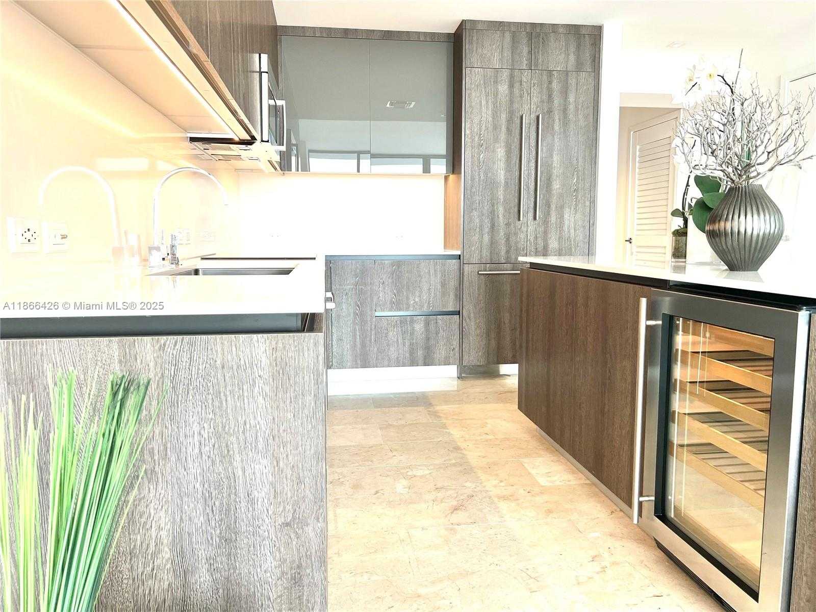 Small Image of 88 SOUTH WEST 7 #3606, Miami Number 2