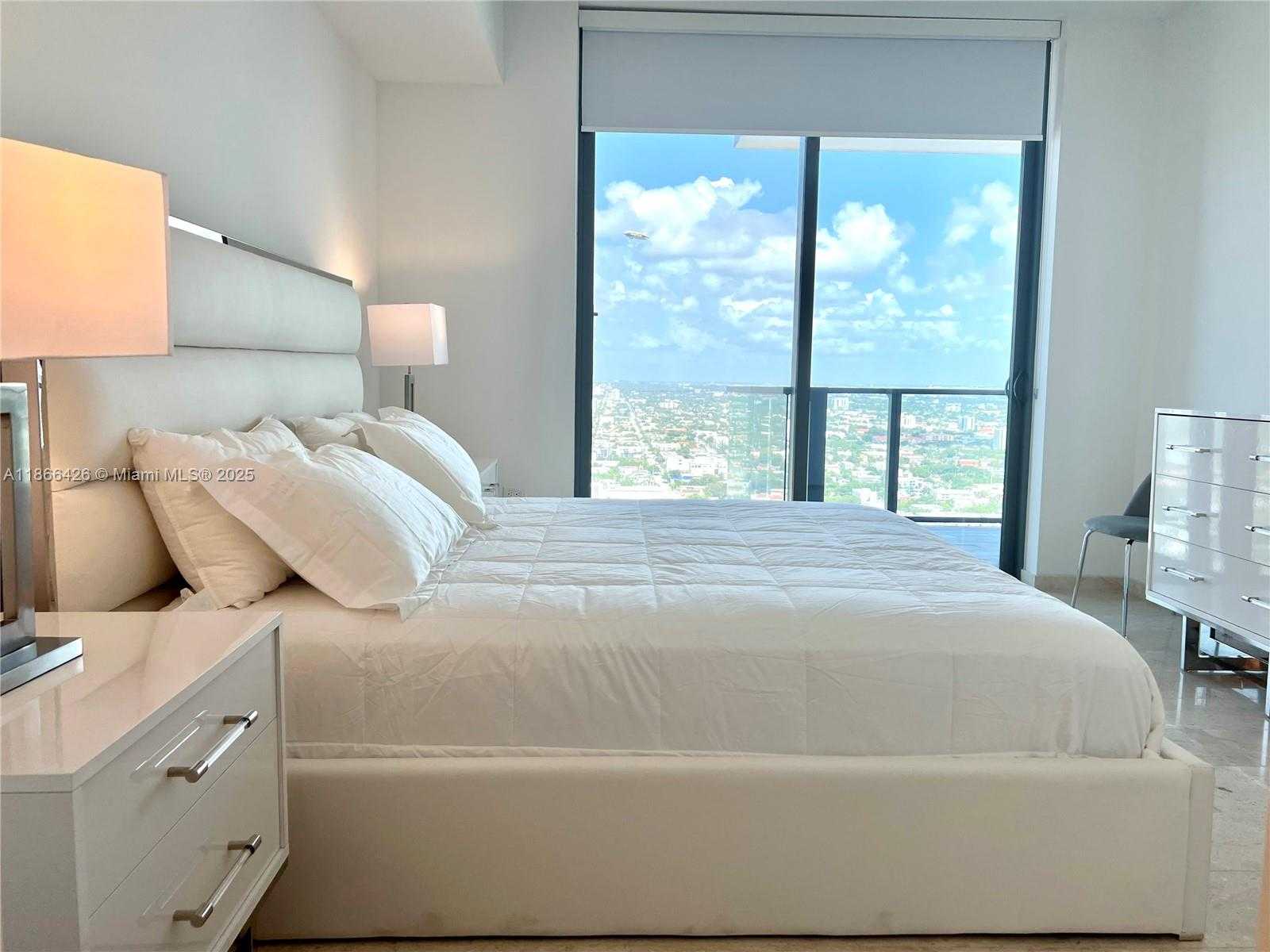 Small Image of 88 SOUTH WEST 7 #3606, Miami Number 3