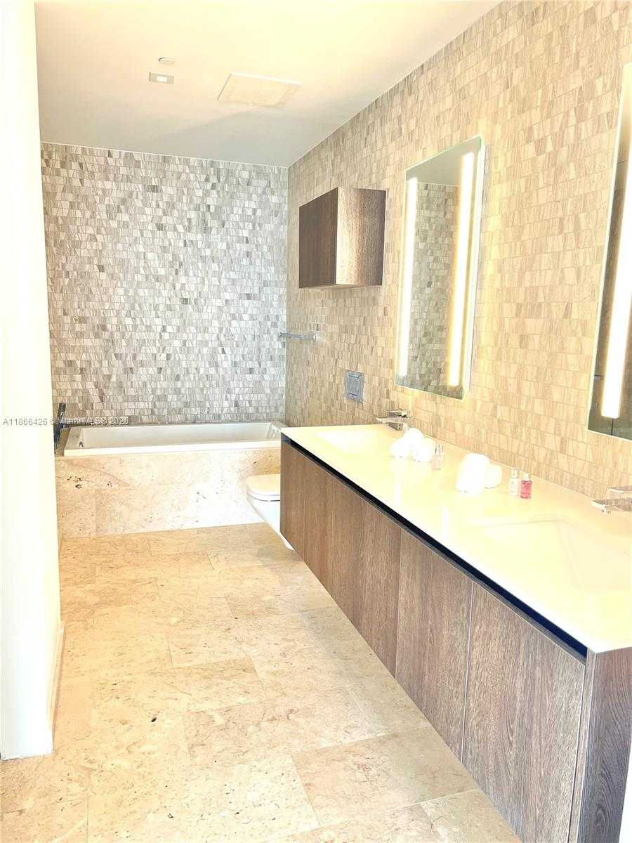 Small Image of 88 SOUTH WEST 7 #3606, Miami Number 5