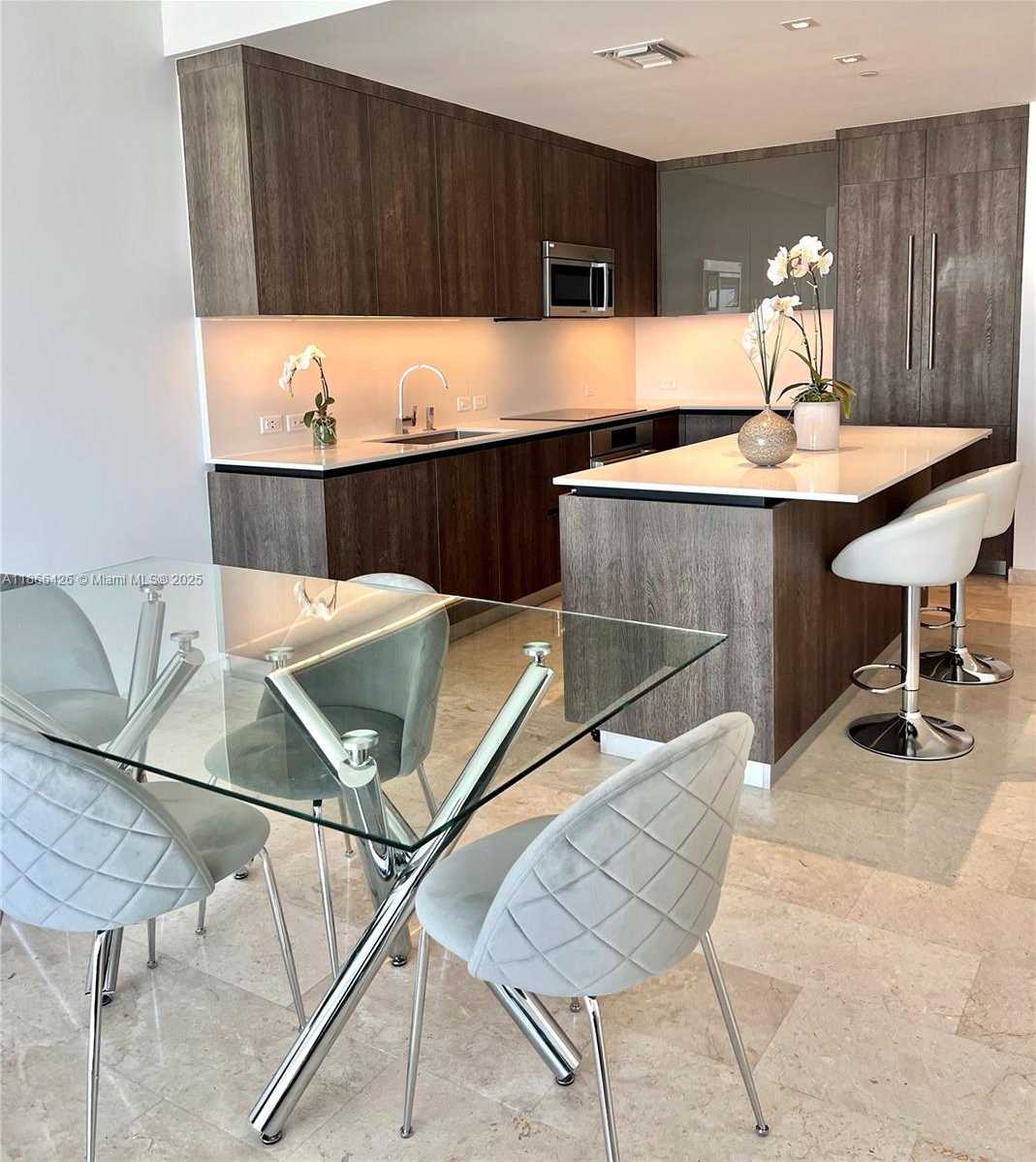 Small Image of 88 SOUTH WEST 7 #3606, Miami Number 7