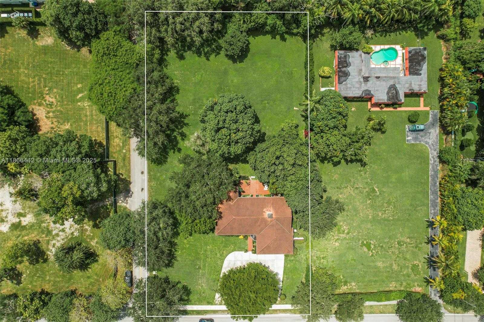 Small Image of 6250 SOUTH WEST 88TH ST, Pinecrest Number 2