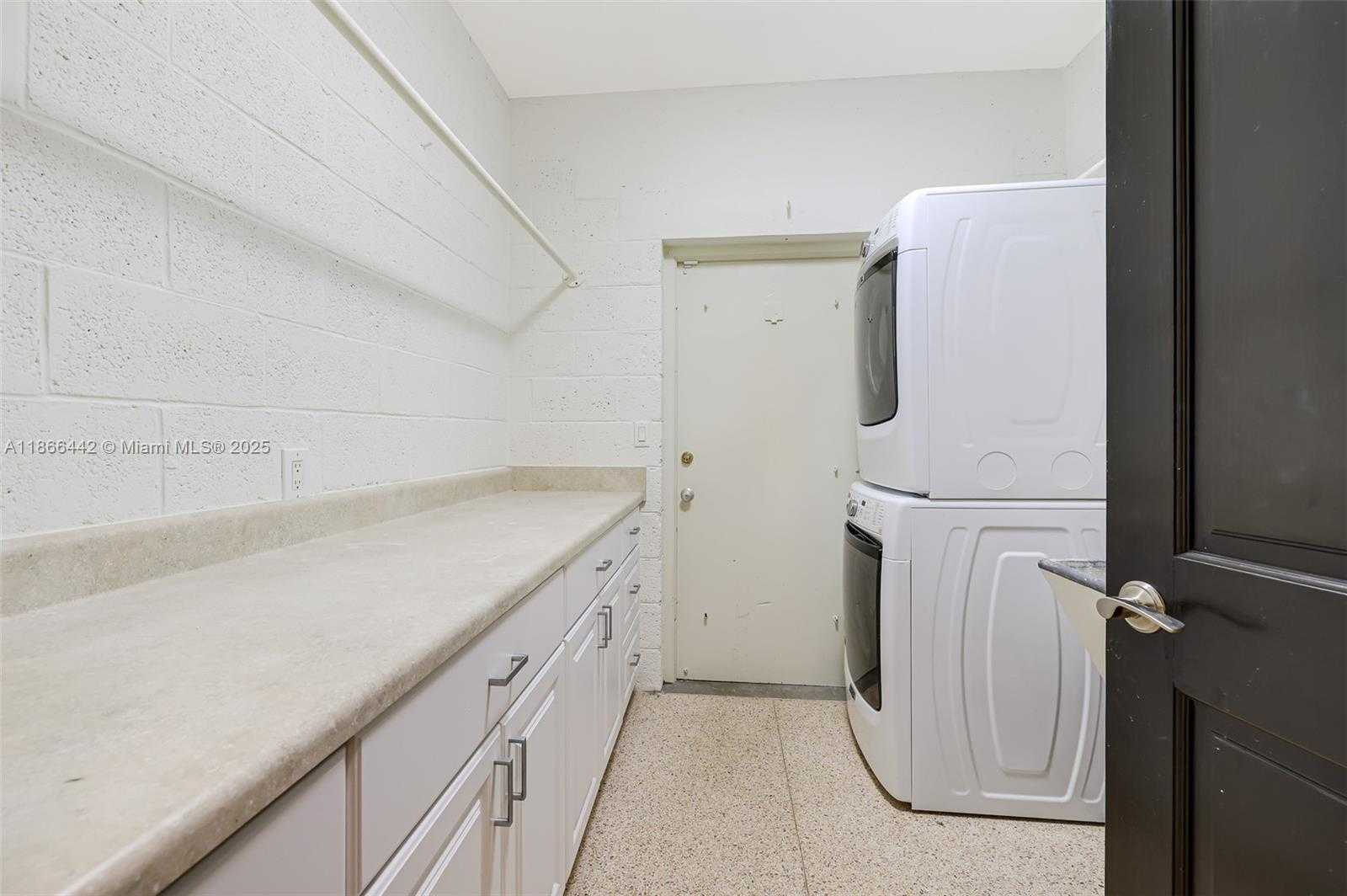 Small Image of 6250 SOUTH WEST 88TH ST, Pinecrest Number 23