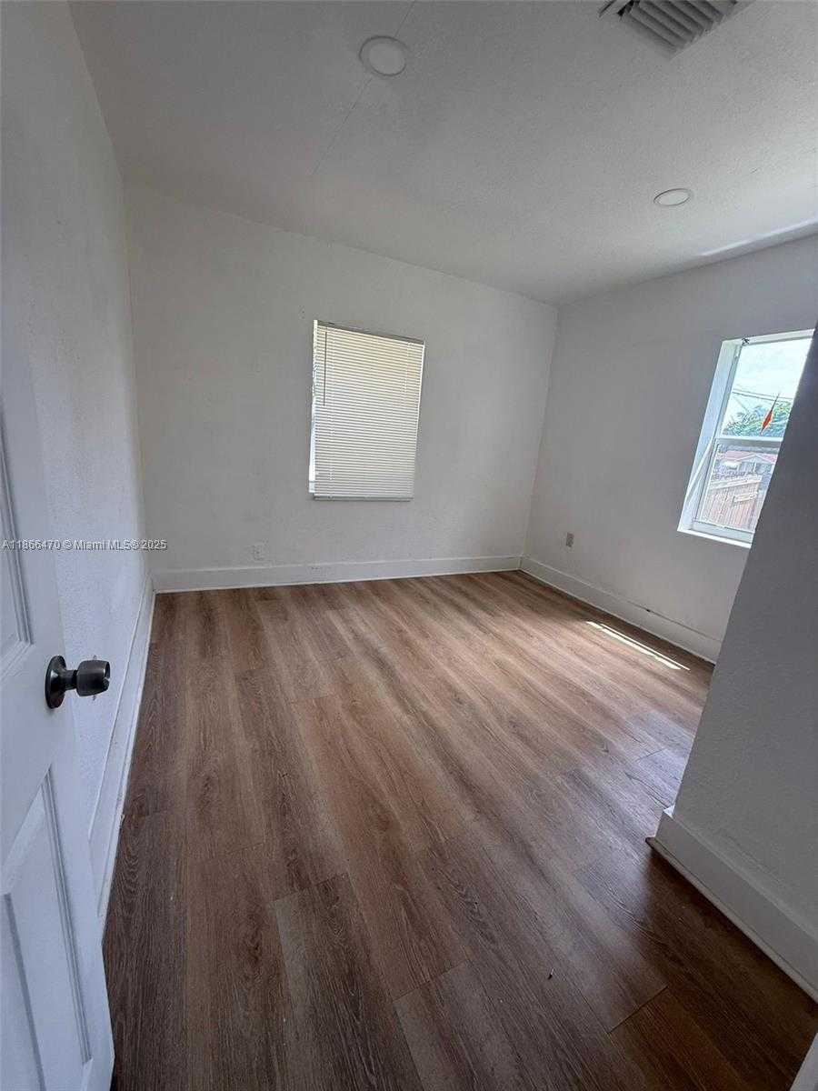 Small Image of 2424 NORTH WEST 44TH ST #2424, Miami Number 4