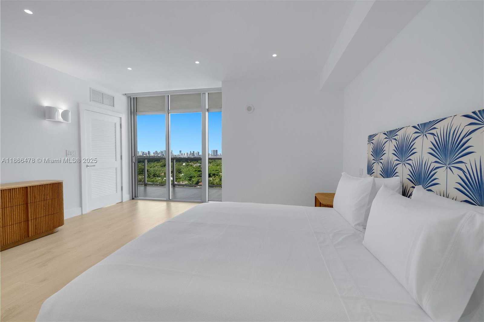 Small Image of 3737 COLLINS AVE #S-1603, Miami Beach Number 11