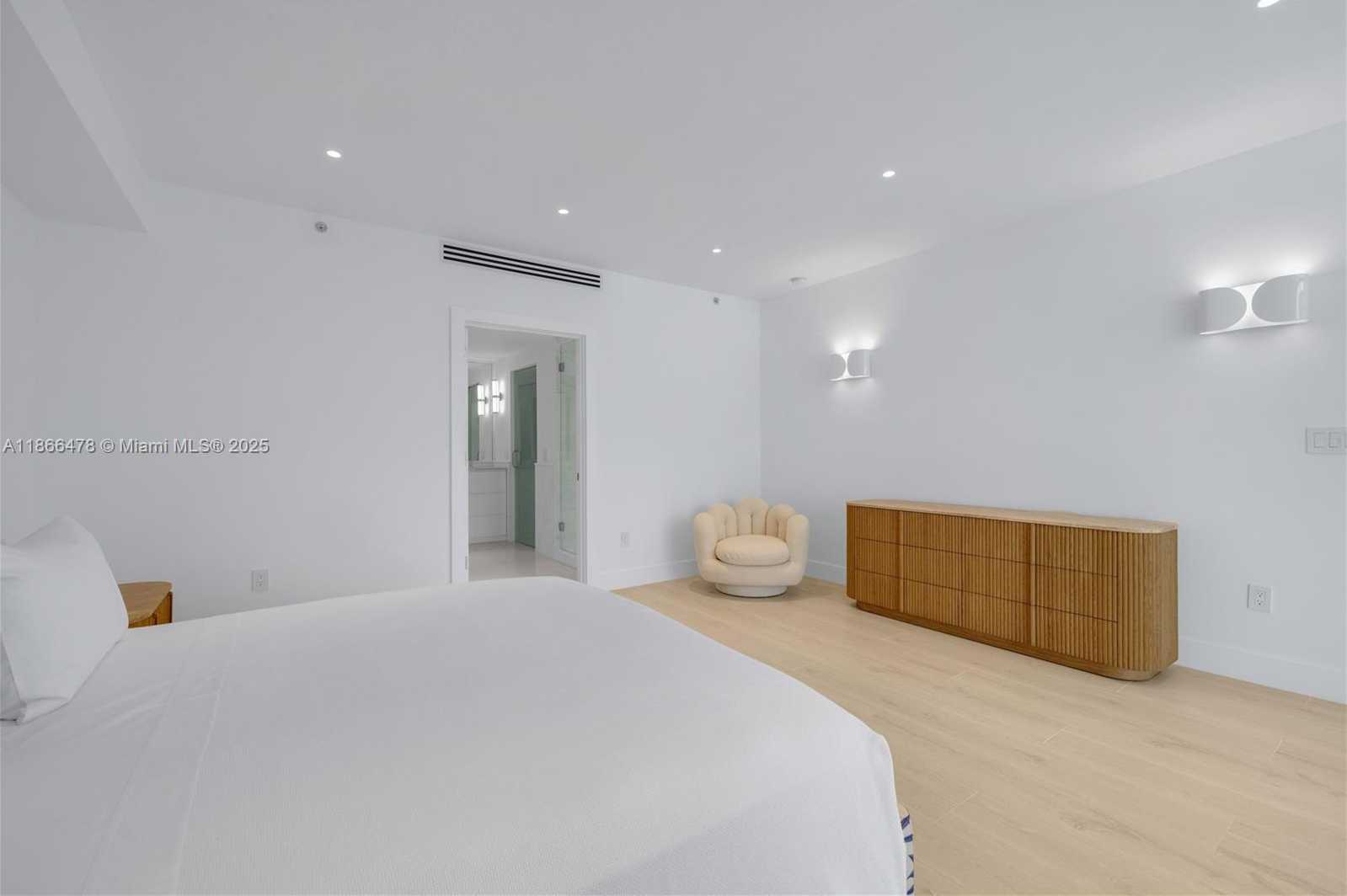 Small Image of 3737 COLLINS AVE #S-1603, Miami Beach Number 15