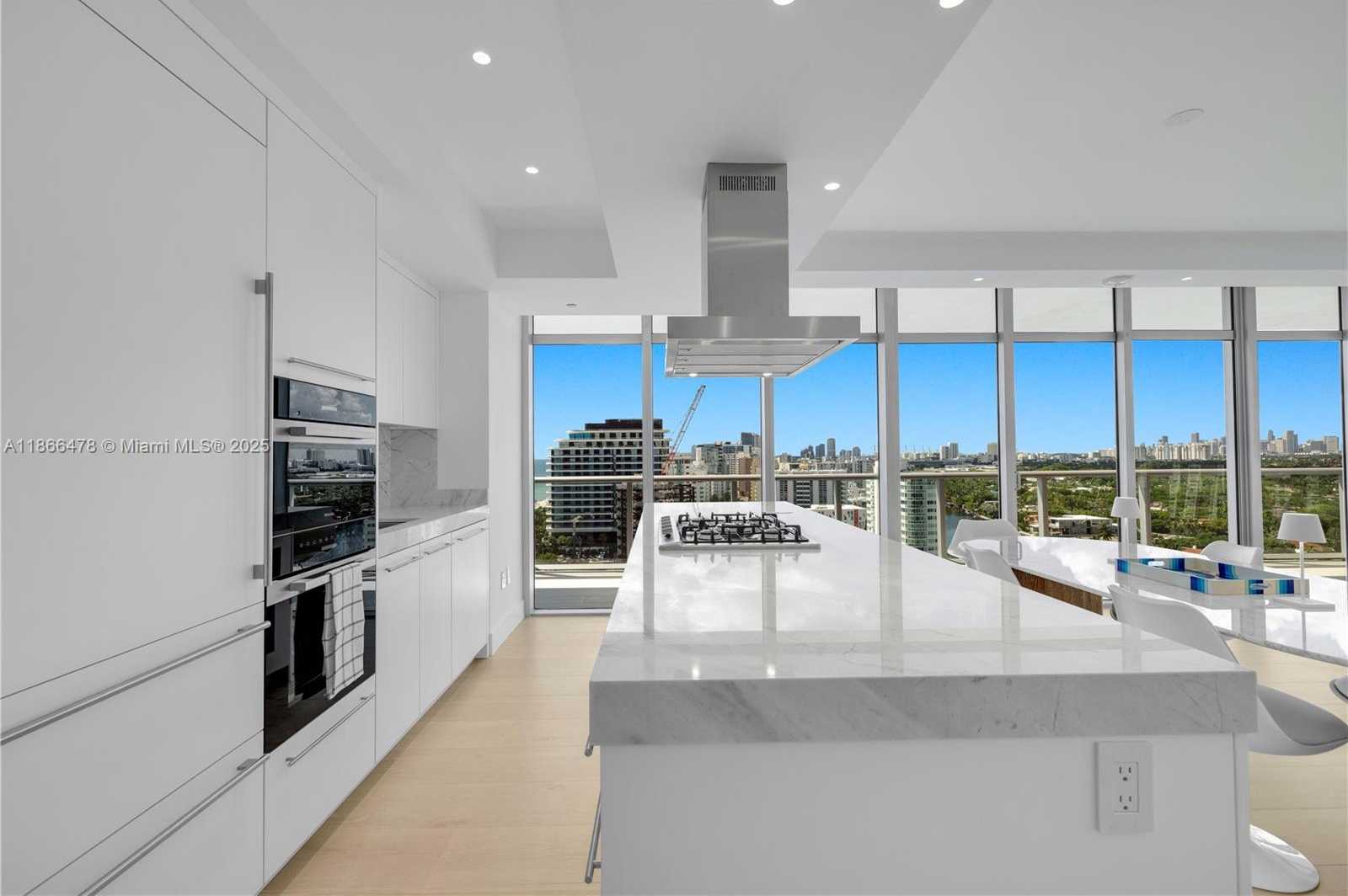 Small Image of 3737 COLLINS AVE #S-1603, Miami Beach Number 6