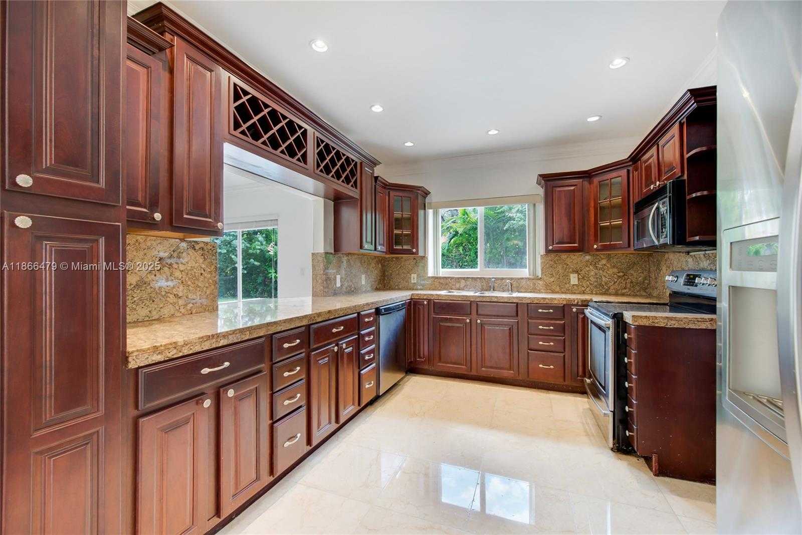 Small Image of 1410 BIRD RD, Coral Gables Number 10
