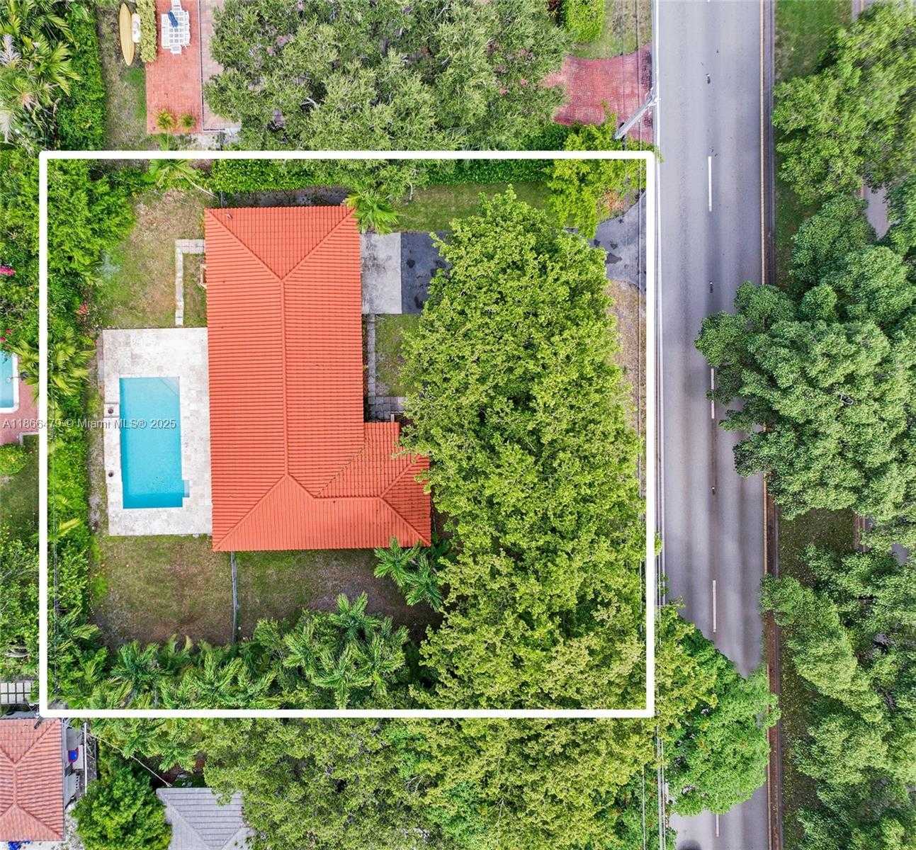 Small Image of 1410 BIRD RD, Coral Gables Number 22