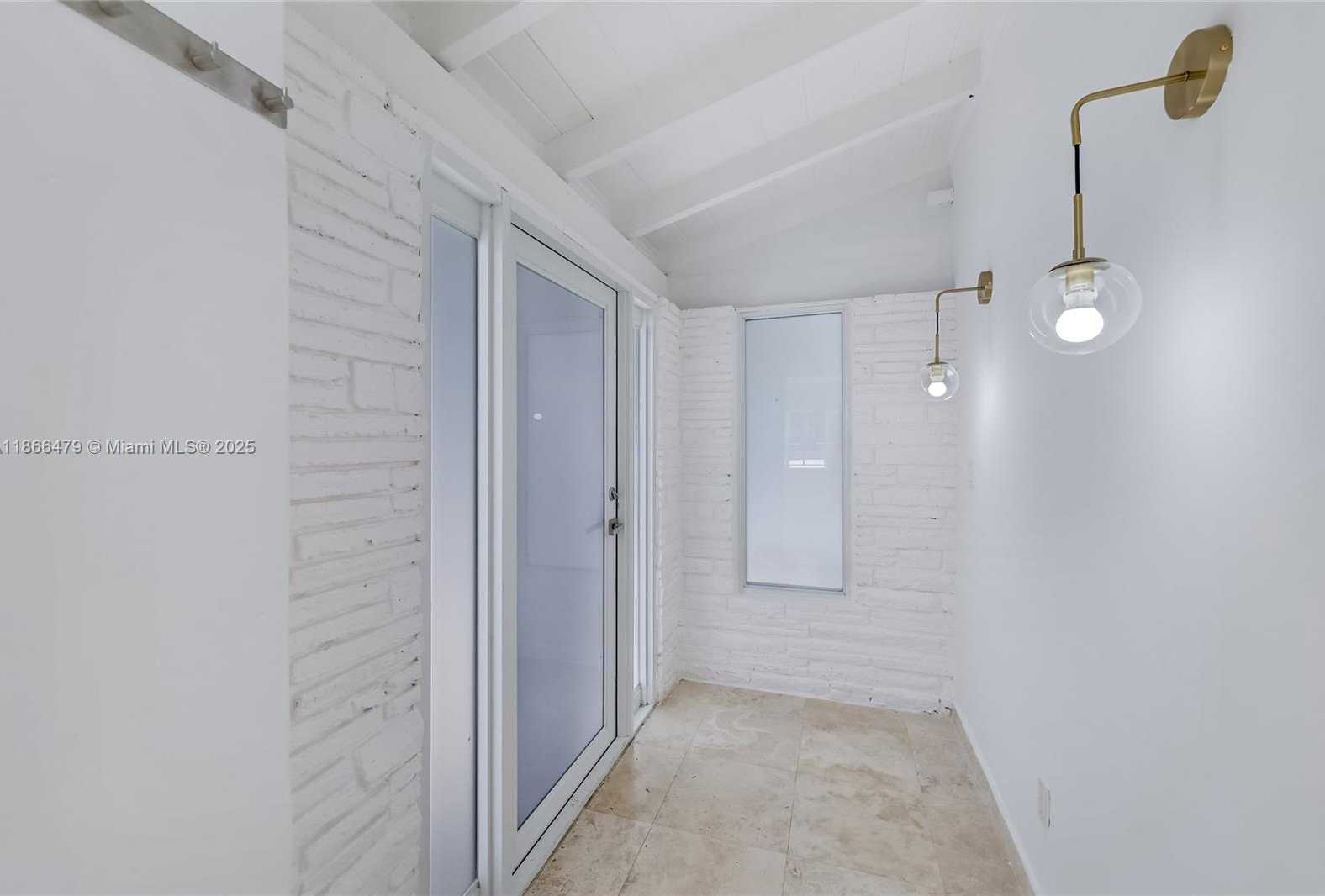 Small Image of 1410 BIRD RD, Coral Gables Number 7
