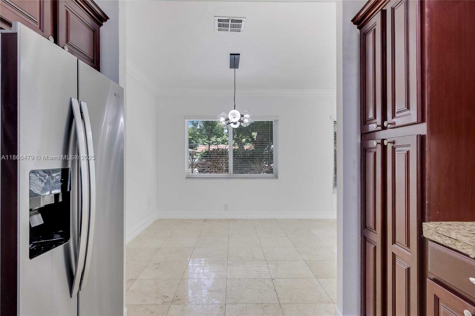Small Image of 1410 BIRD RD, Coral Gables Number 9