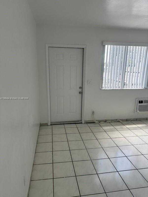 Small Image of 7001 BONITA DR #45, Miami Beach Number 3