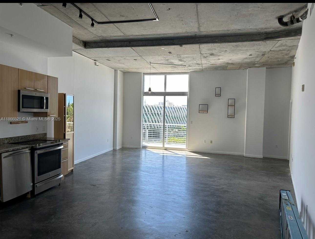 Small Image of 2001 MERIDIAN AVE #522, Miami Beach Number 4