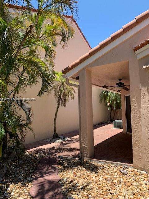 Small Image of 1334 SEAGRAPE CIR, Weston Number 5