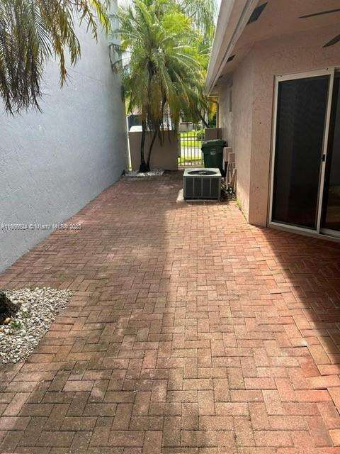 Small Image of 1334 SEAGRAPE CIR, Weston Number 6
