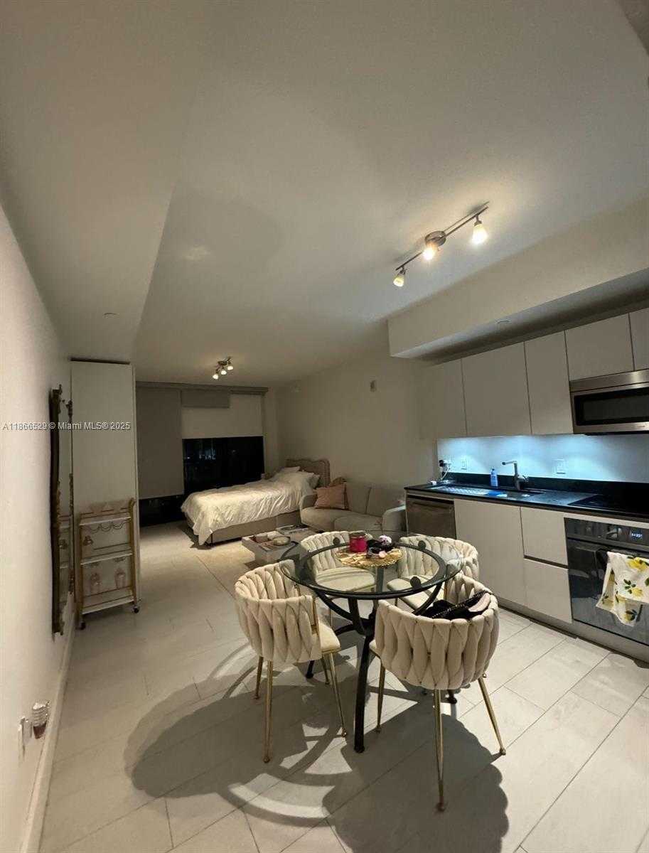 Small Image of 1010 BRICKELL AVE #1510, Miami Number 3
