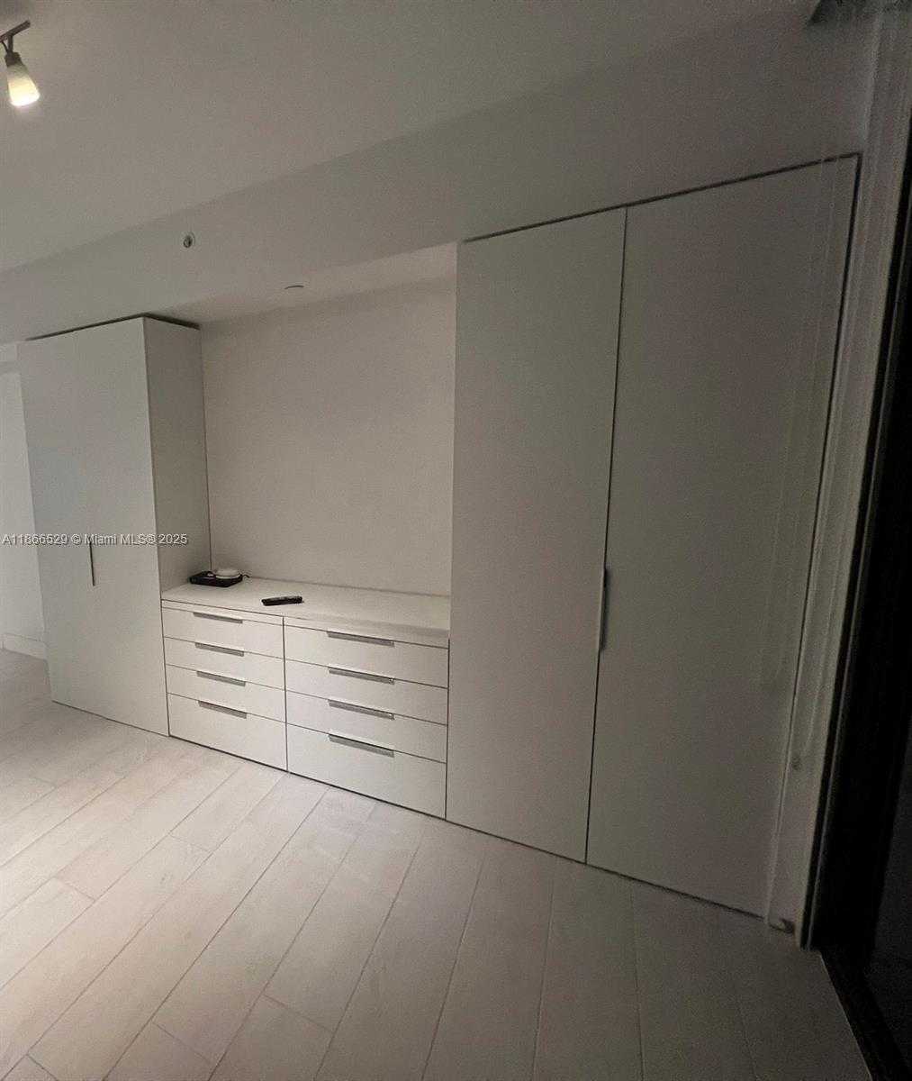 Small Image of 1010 BRICKELL AVE #1510, Miami Number 5