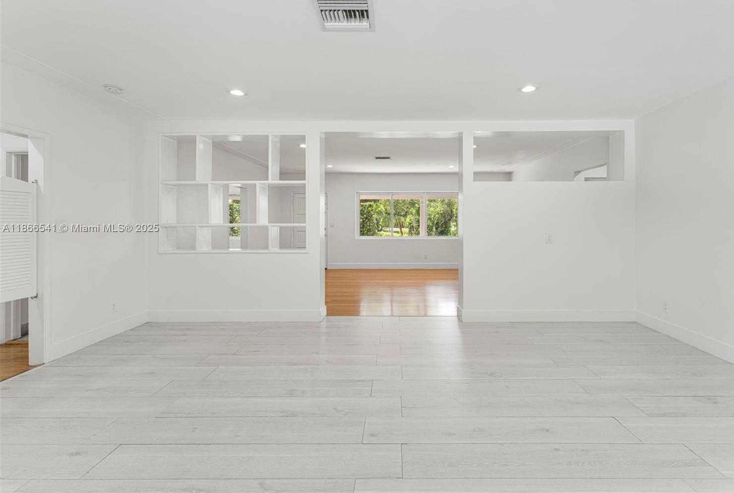 Small Image of 4724 ORDUNA DR, Coral Gables Number 10