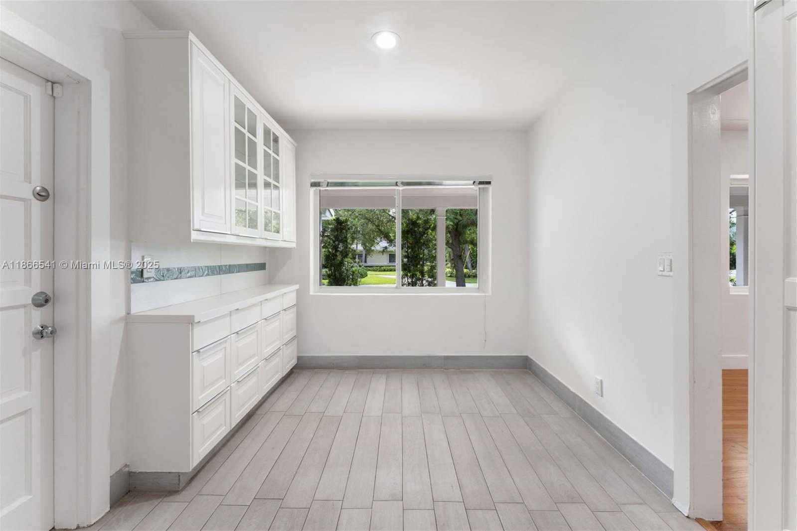 Small Image of 4724 ORDUNA DR, Coral Gables Number 13