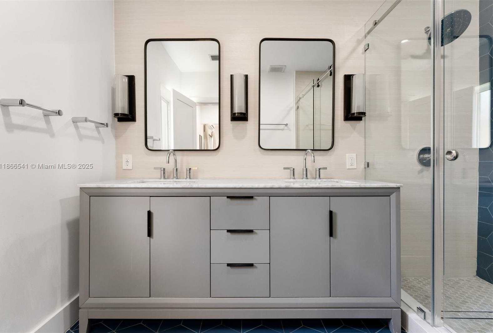 Small Image of 4724 ORDUNA DR, Coral Gables Number 14
