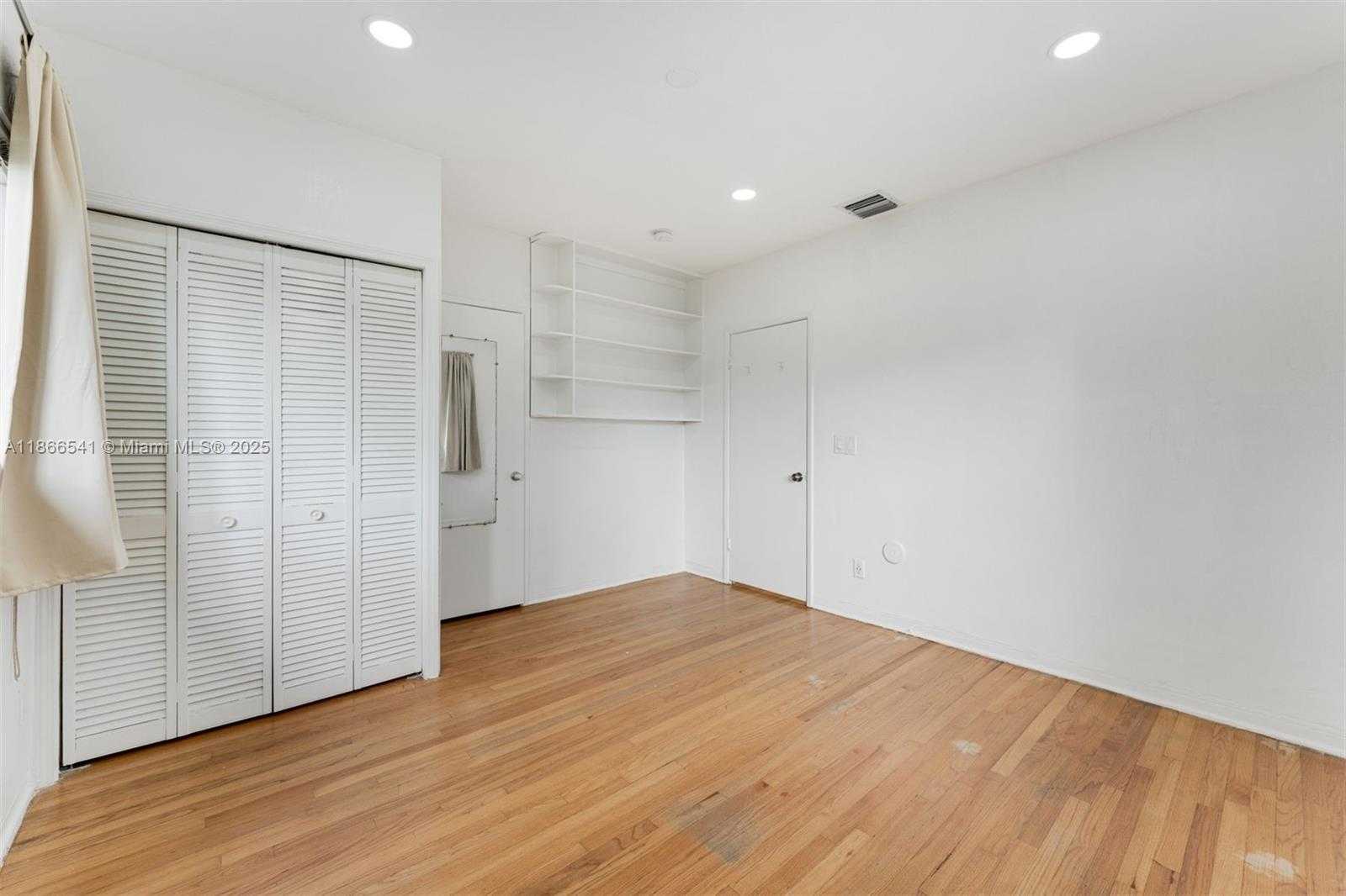 Small Image of 4724 ORDUNA DR, Coral Gables Number 18
