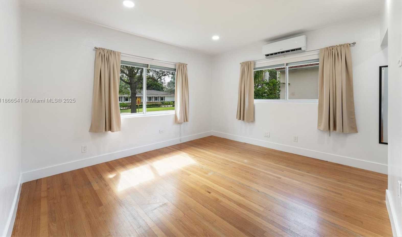 Small Image of 4724 ORDUNA DR, Coral Gables Number 19