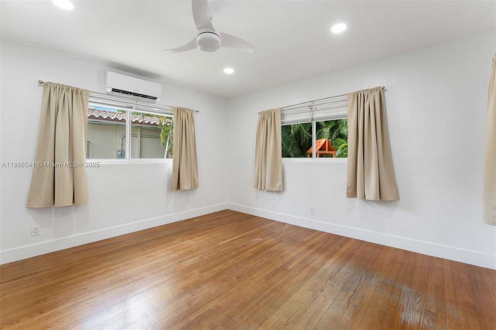 Small Image of 4724 ORDUNA DR, Coral Gables Number 23