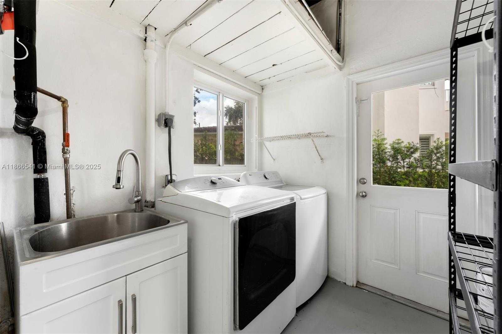 Small Image of 4724 ORDUNA DR, Coral Gables Number 27