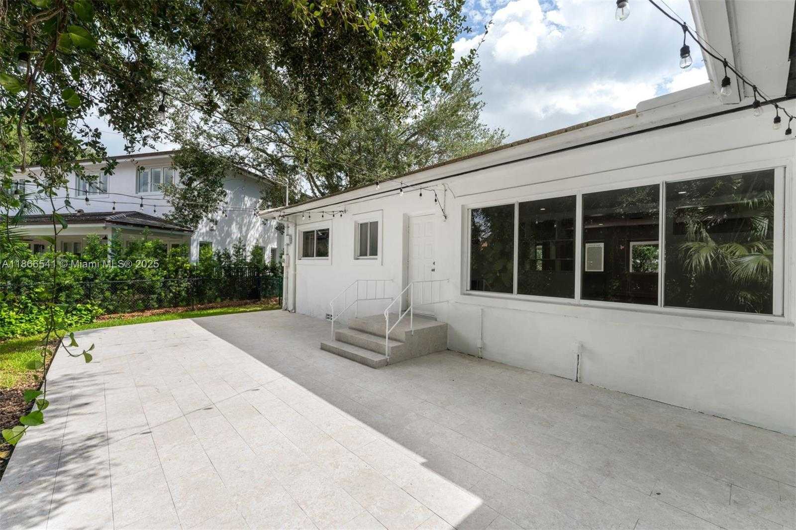 Small Image of 4724 ORDUNA DR, Coral Gables Number 29