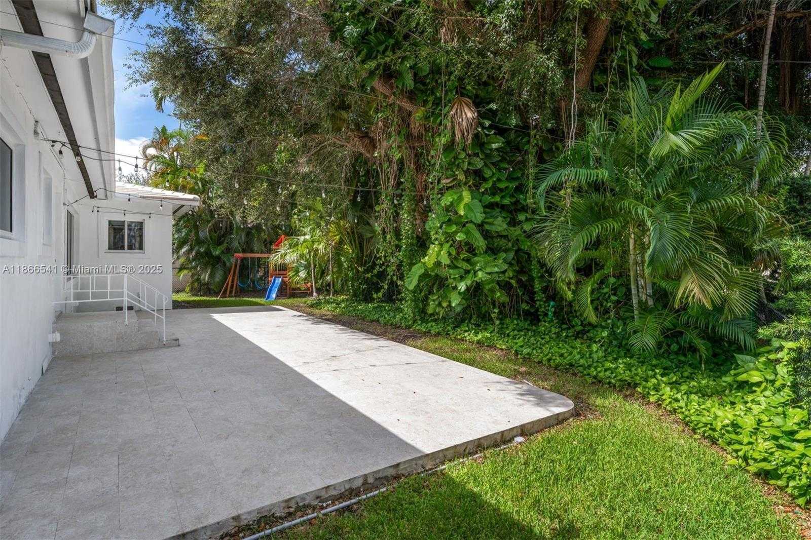 Small Image of 4724 ORDUNA DR, Coral Gables Number 30