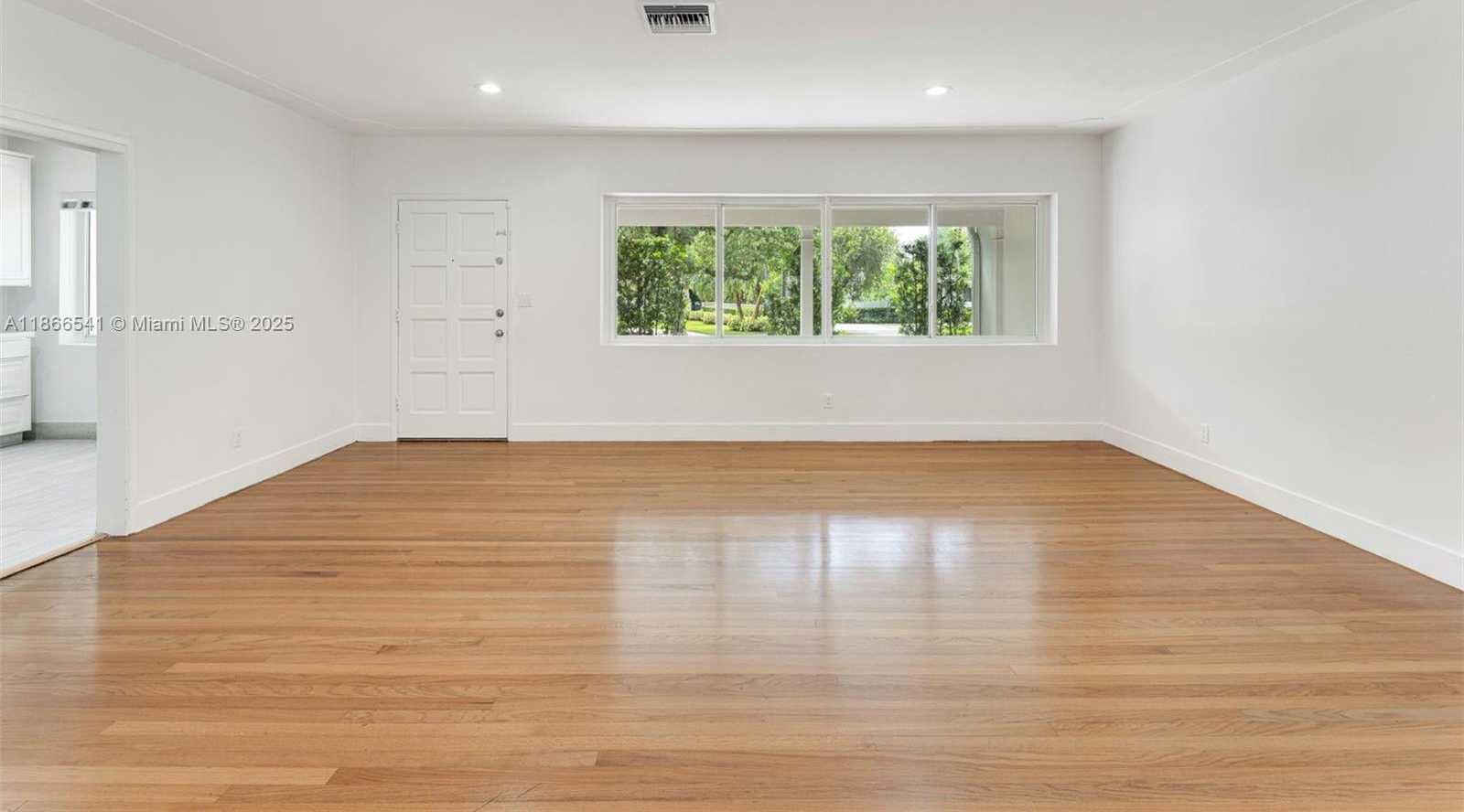 Small Image of 4724 ORDUNA DR, Coral Gables Number 5