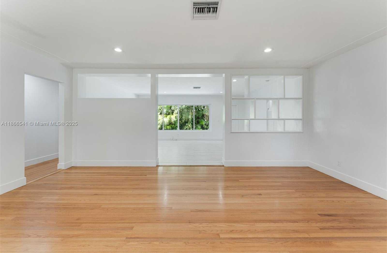 Small Image of 4724 ORDUNA DR, Coral Gables Number 6