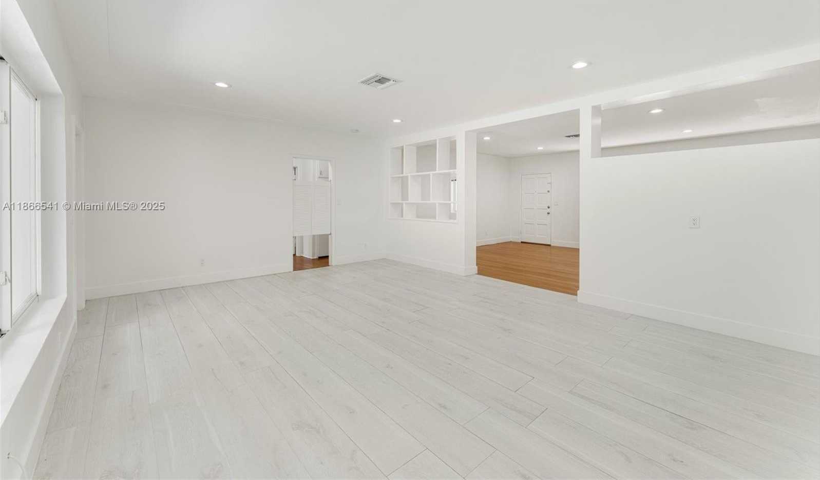 Small Image of 4724 ORDUNA DR, Coral Gables Number 7