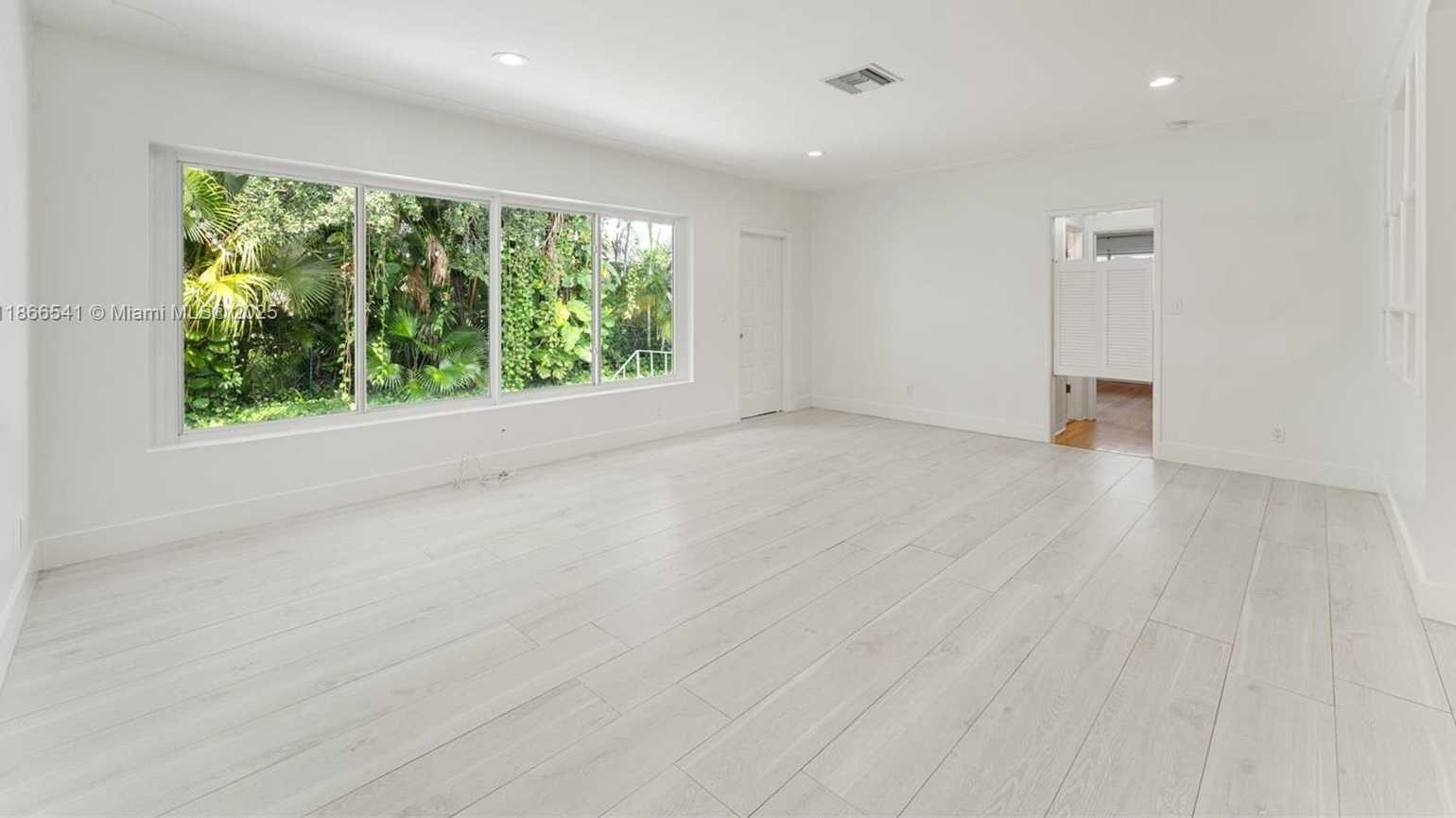 Small Image of 4724 ORDUNA DR, Coral Gables Number 9