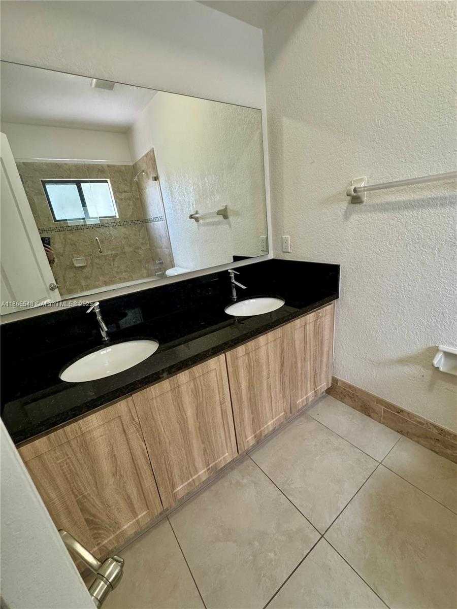 Small Image of 16319 SOUTH WEST 44TH TER, Miami Number 17