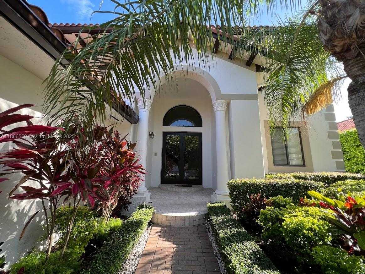 Small Image of 7961 SOUTH WEST 195TH TER, Cutler Bay Number 2