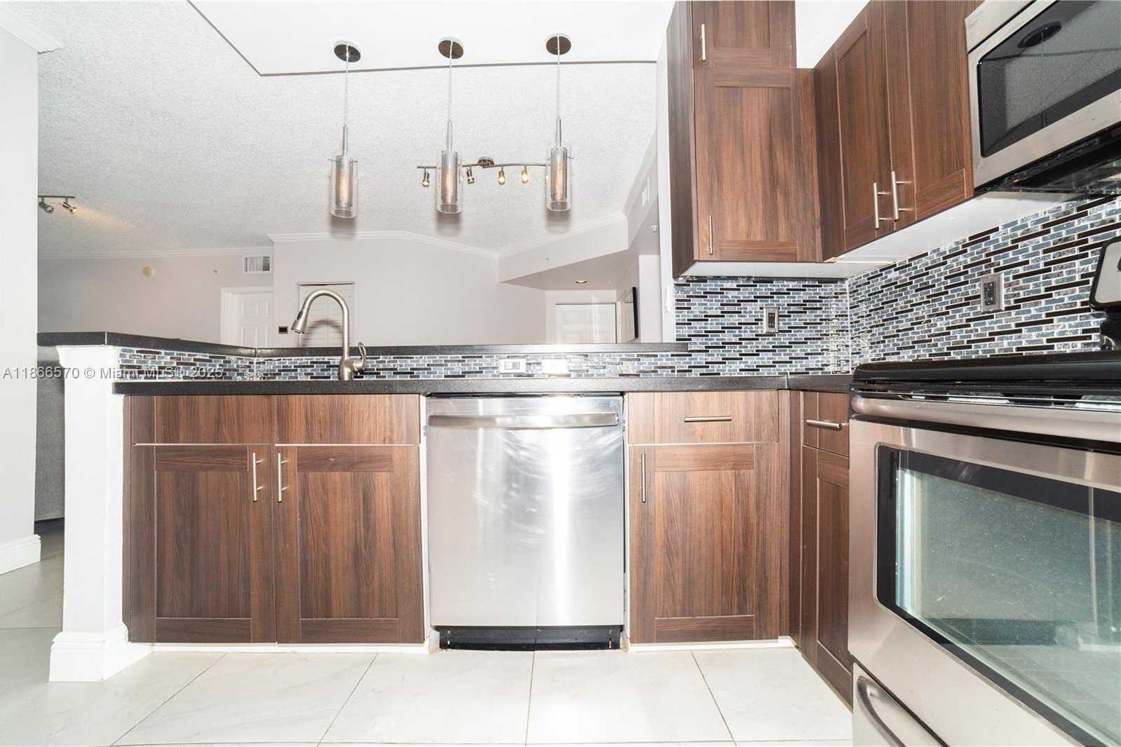 Small Image of 17100 NORTH BAY RD #1802, Sunny Isles Beach Number 10