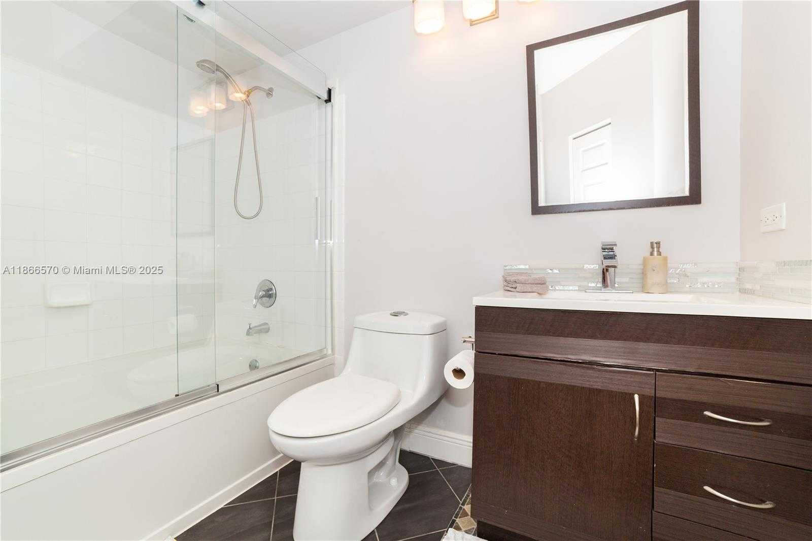 Small Image of 17100 NORTH BAY RD #1802, Sunny Isles Beach Number 20