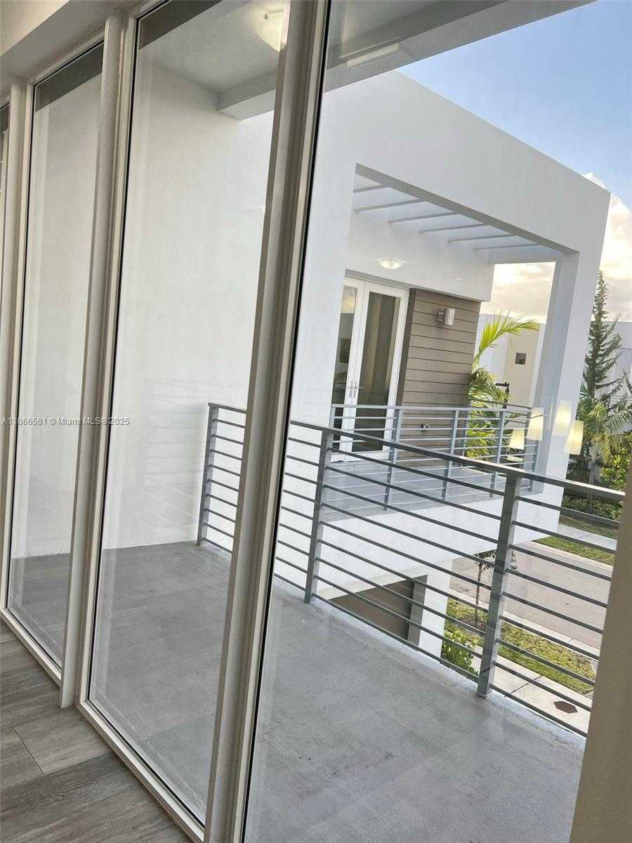 Small Image of Doral Number 21