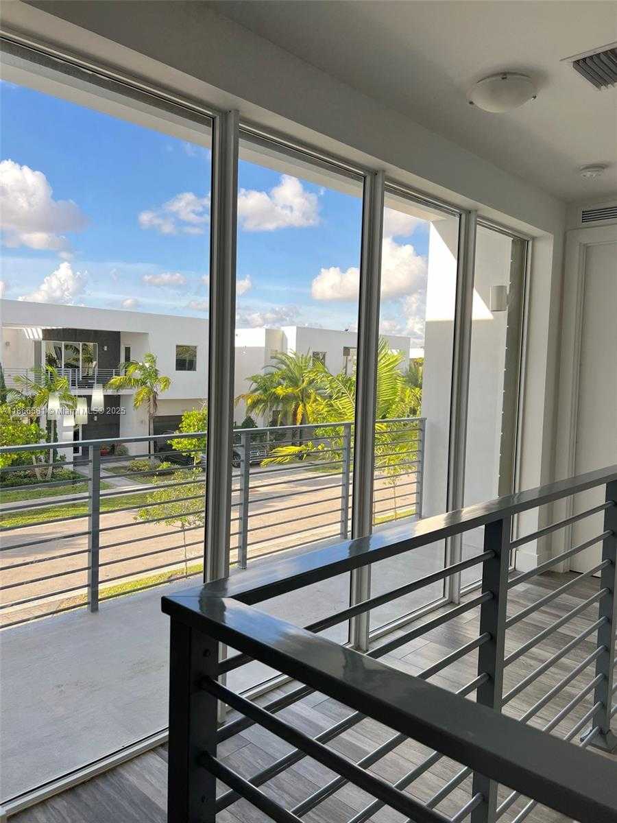 Small Image of Doral Number 36