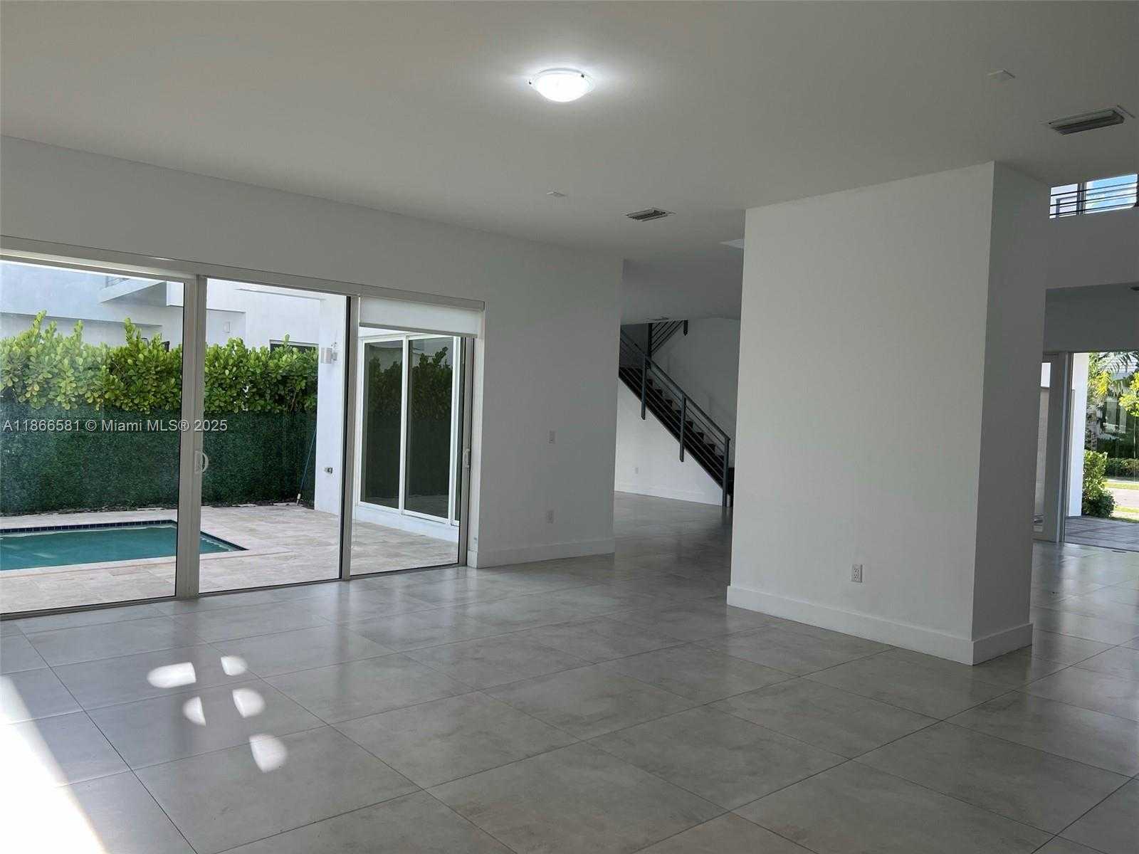 Small Image of Doral Number 6