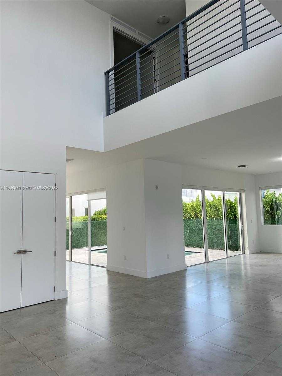 Small Image of Doral Number 9