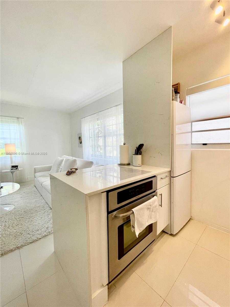 Small Image of 1604 DREXEL AVE #209, Miami Beach Number 3