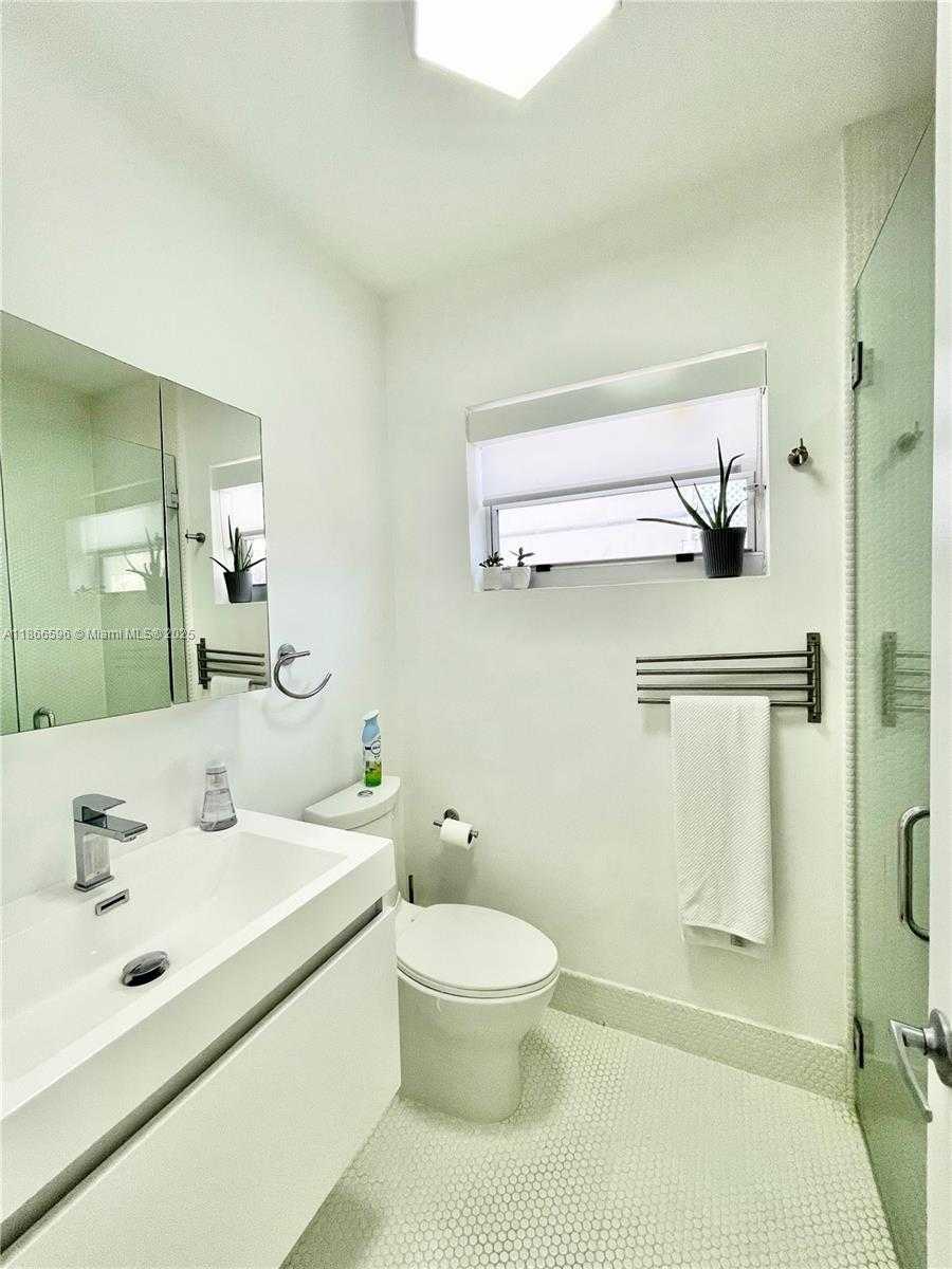 Small Image of 1604 DREXEL AVE #209, Miami Beach Number 5