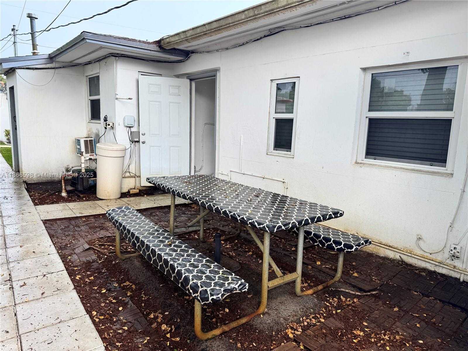 Small Image of 2305 MONROE ST #12, Hollywood Number 11